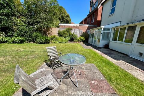 Studio for sale, Studio flat with garden close to Boscombe Spa, Bournemouth