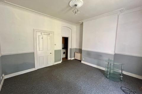 Studio for sale, Studio flat with garden close to Boscombe Spa, Bournemouth
