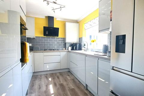 3 bedroom chalet for sale, Branksome Close New Milton Hampshire BH25 6BQ