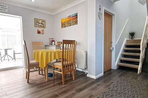 3 bedroom chalet for sale, Branksome Close New Milton Hampshire BH25 6BQ