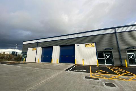 Warehouse to rent, Thomas Maddison Ln Wakefield WF4 3GN