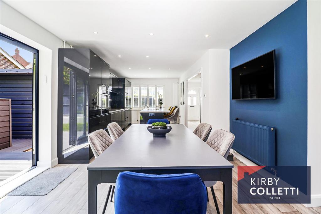 Impressive kitchen/dining room