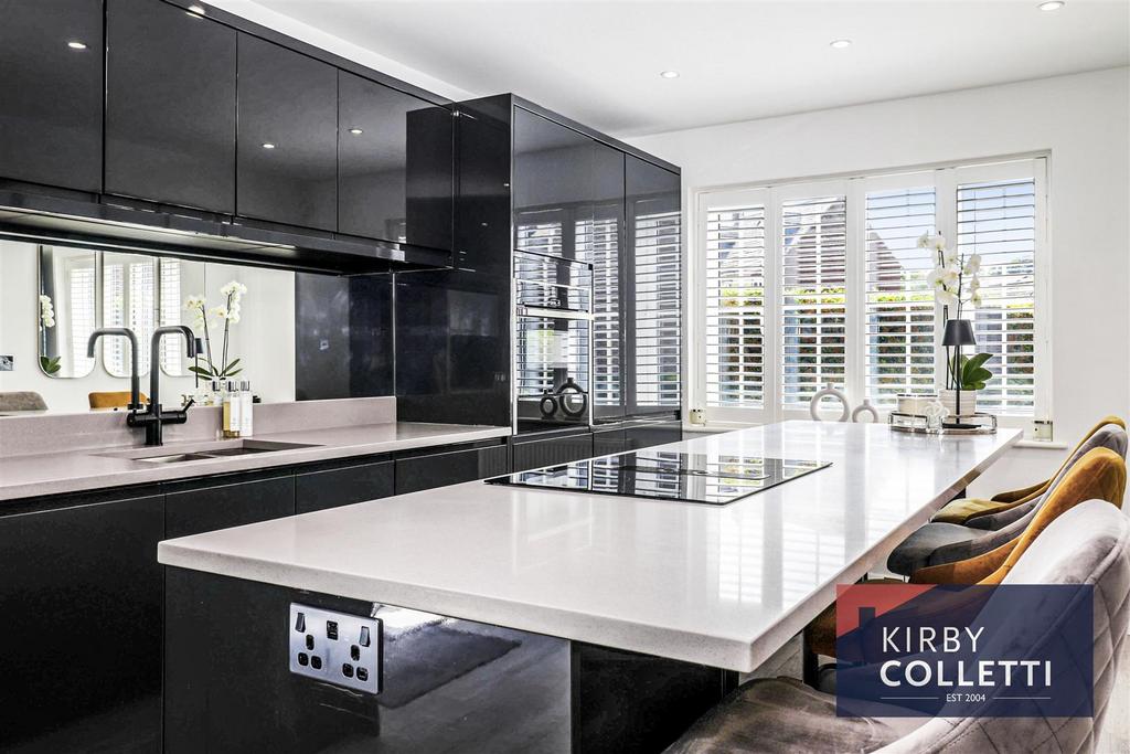 Impressive kitchen/dining room