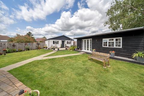 5 bedroom chalet for sale, Tythe Close, Flitwick, MK45