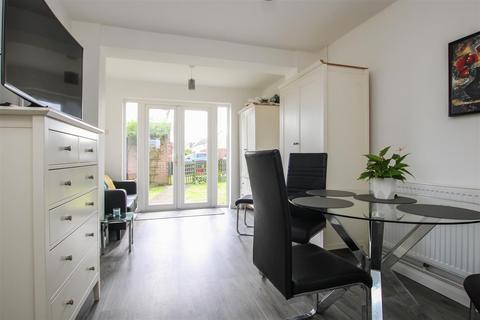 2 bedroom end of terrace house for sale, Cornwall Road, Pilgrims Hatch, Brentwood