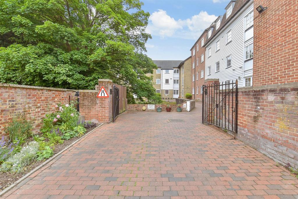 Driveway/Parking