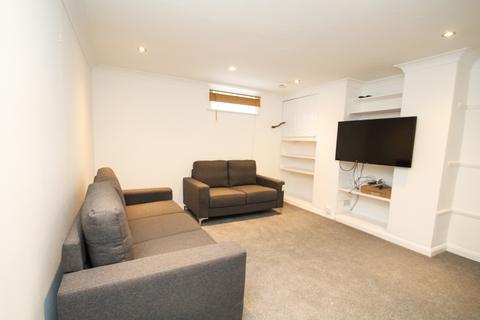 1 bedroom in a house share to rent, ALL BILLS INCLUDED - Burley Lodge Road, Hyde Park , Leeds, LS6