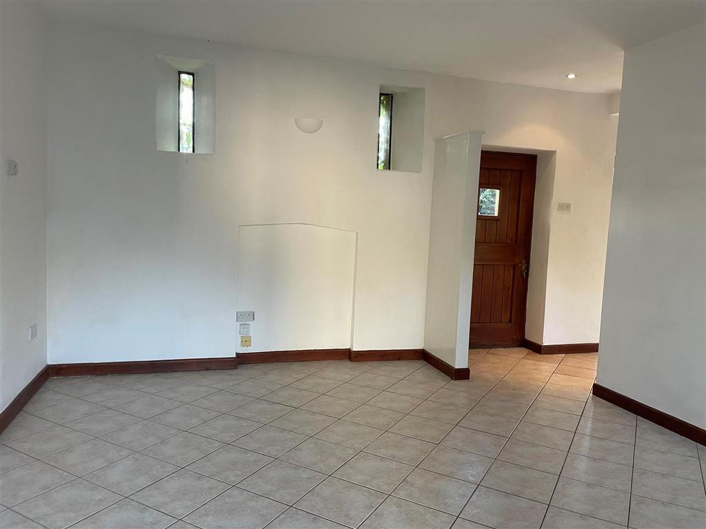 Living area 2.jpg
