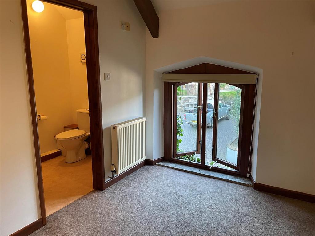Bedroom 1a.jpg