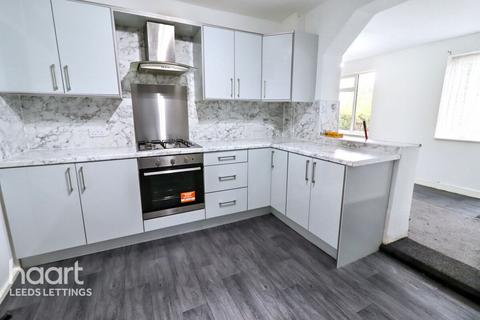 3 bedroom semi-detached house to rent, Cranmore Rise, Leeds