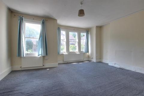 3 bedroom flat for sale, Alexandra Park Road, London