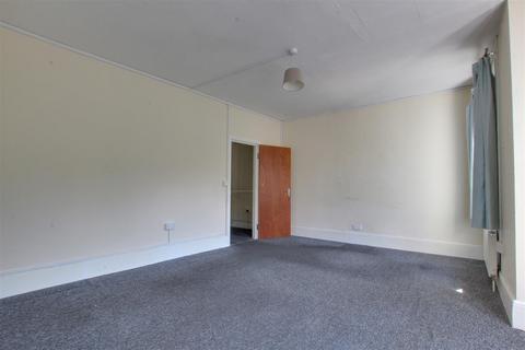 3 bedroom flat for sale, Alexandra Park Road, London