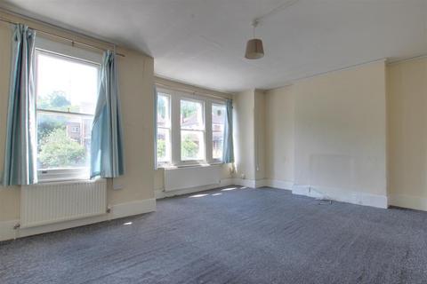 3 bedroom flat for sale, Alexandra Park Road, London