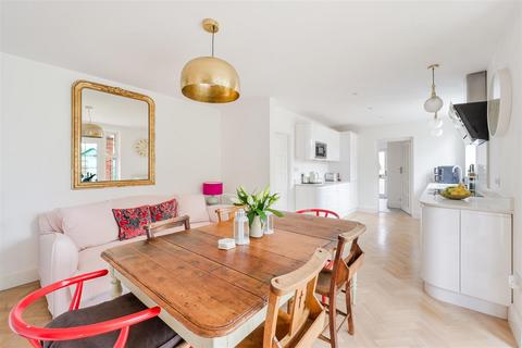 4 bedroom semi-detached house for sale, Hazon Way, Epsom