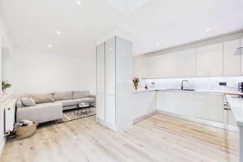 2 bedroom ground floor flat for sale, North Street, Horsham RH12