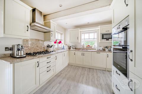 3 bedroom semi-detached house for sale, Boundstone Close, Wrecclesham, Farnham, Surrey, GU10