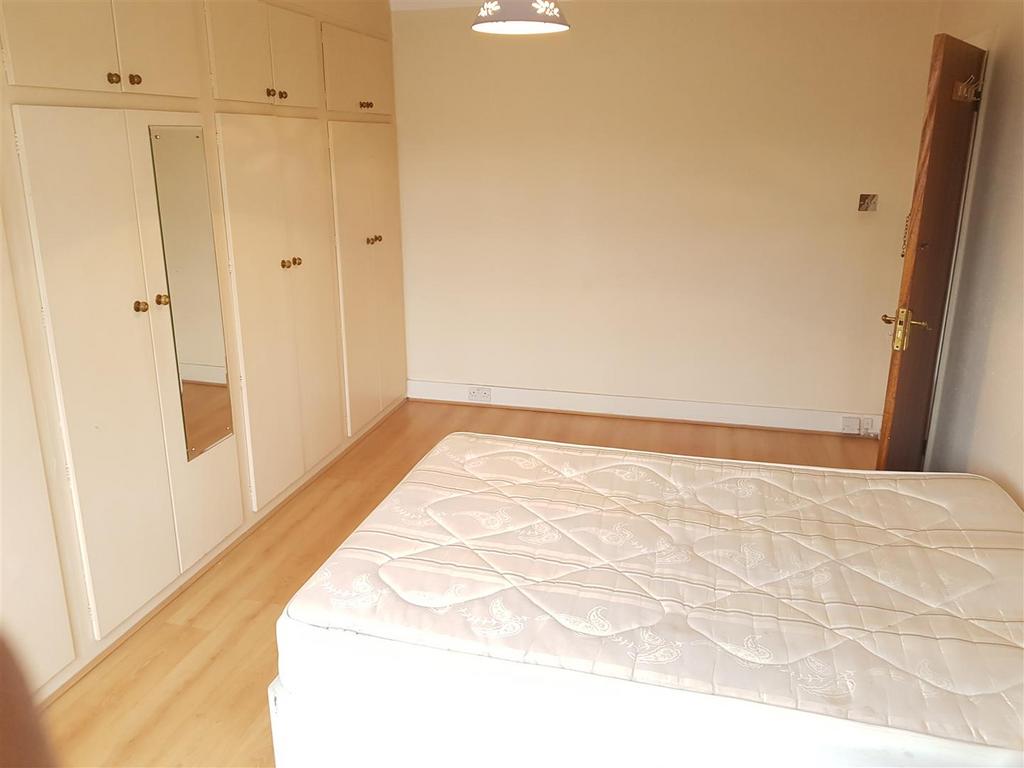 Master bedroom 1.jpg