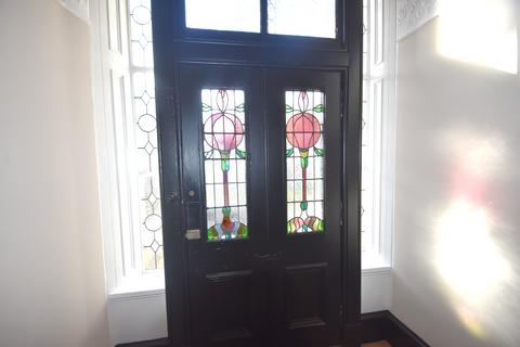 2 bedroom flat to rent, Buckingham Terrace, Glasgow G12