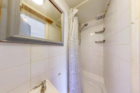 Studio to rent, Grays Inn Road, London WC1X