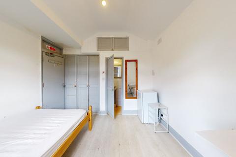 Studio to rent, Grays Inn Road, London WC1X