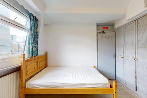 Studio to rent, Grays Inn Road, London WC1X