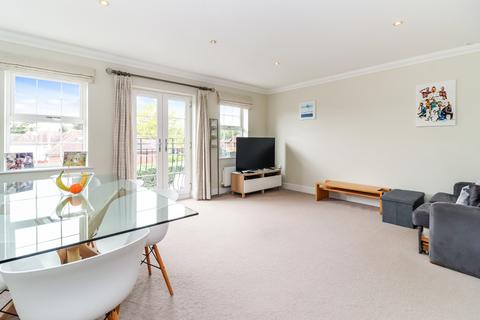 2 bedroom penthouse for sale, Hanover Court, 37 Chesham Road, Amersham, Buckinghamshire, HP6