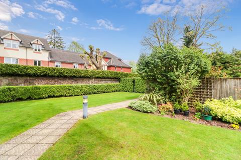2 bedroom penthouse for sale, Hanover Court, 37 Chesham Road, Amersham, Buckinghamshire, HP6