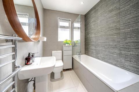 2 bedroom flat for sale, Brownhill Road, London, SE6 1AT