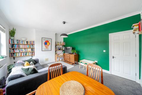 2 bedroom flat for sale, Brownhill Road, London, SE6 1AT