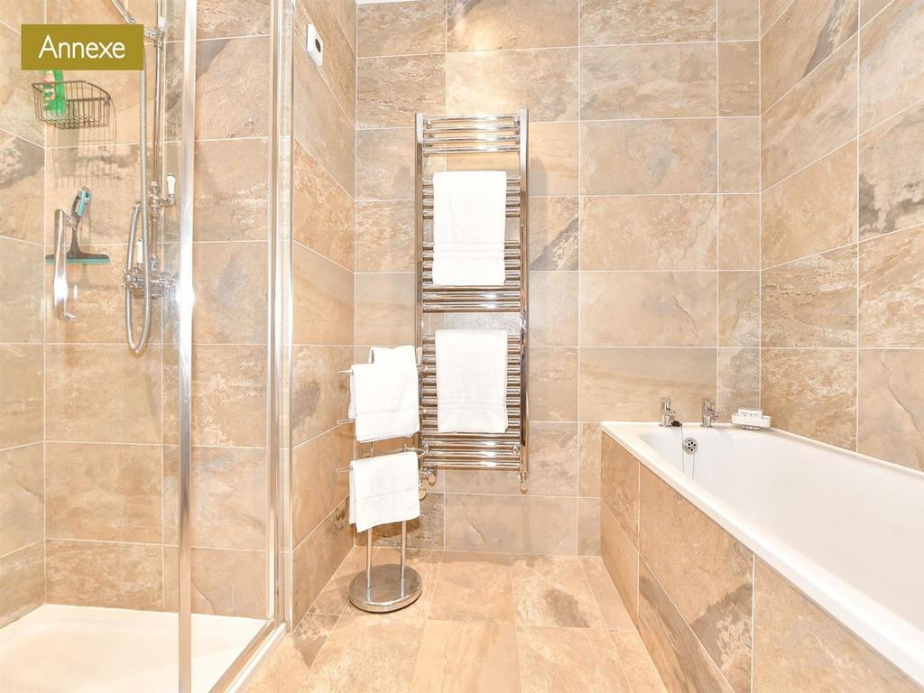 Bathroom (Apartment)