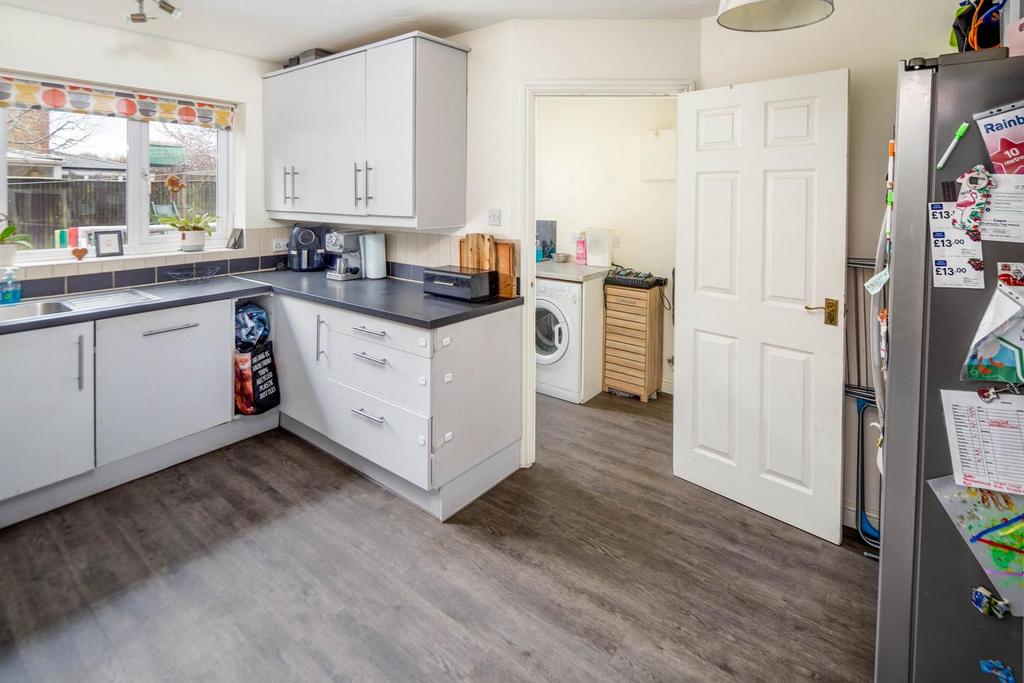 07-kitchen.jpg
