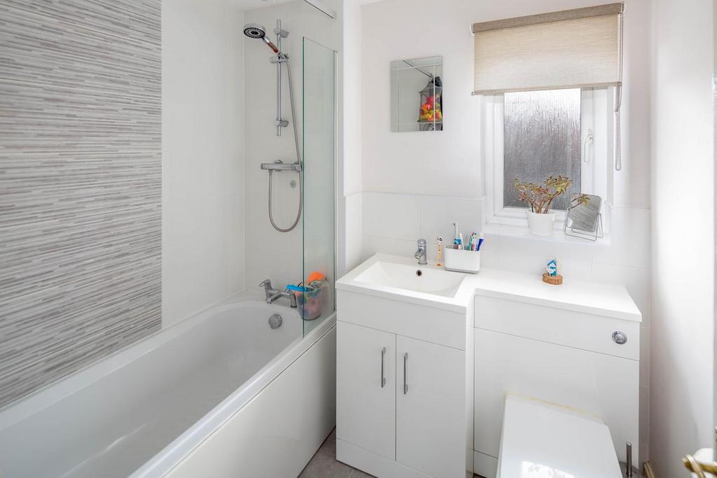 18-bathroom.jpg