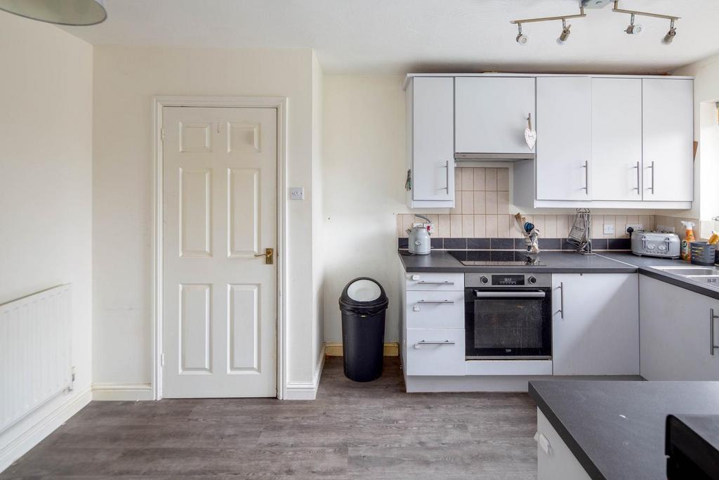 08-kitchen.jpg