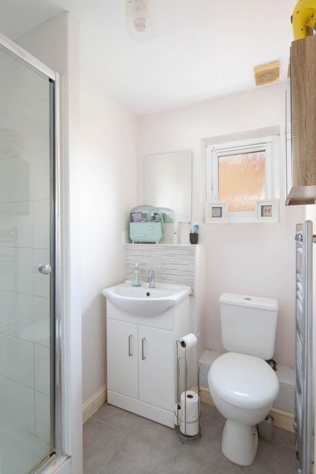 21-en-suite vertical 1.jpg