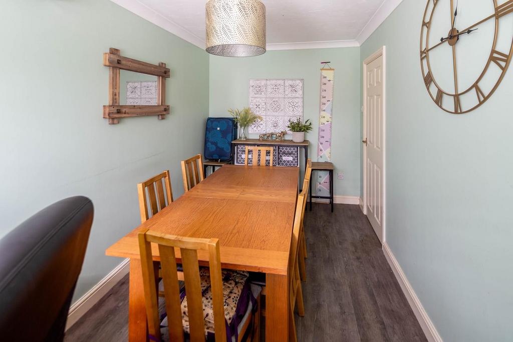 05-dining room.jpg