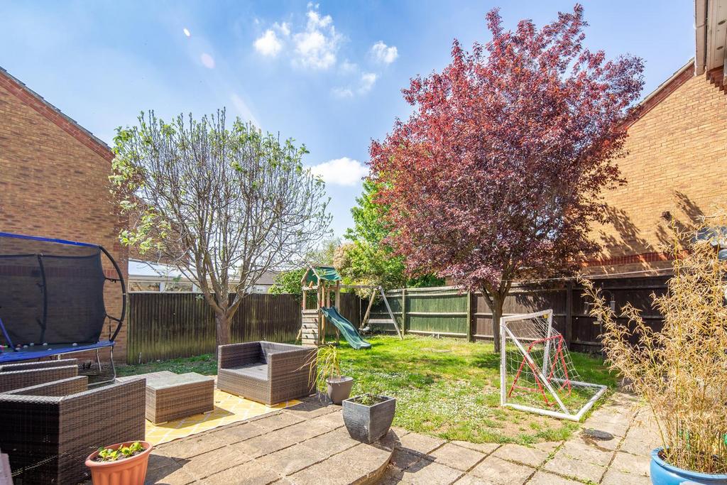 28-rear garden 1.jpg