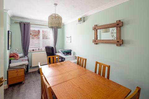4 bedroom detached house for sale, Kestrel Way, Bicester