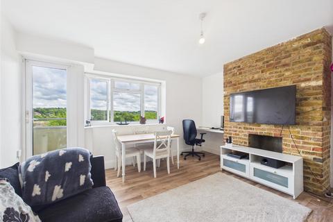 127 Kingsdown Avenue, South Croydon, CR2 6QL