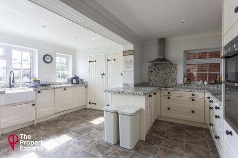 5 bedroom detached bungalow for sale, Reading Road, Hook, RG27