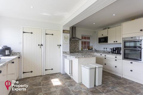 5 bedroom detached bungalow for sale, Reading Road, Hook, RG27