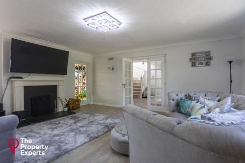 5 bedroom detached bungalow for sale, Reading Road, Hook, RG27