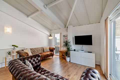 2 bedroom apartment for sale, Bradford Road, Dewsbury, West Yorkshire