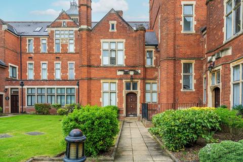 2 bedroom flat to rent, Royal Connaught, Watford, Bushey, WD23