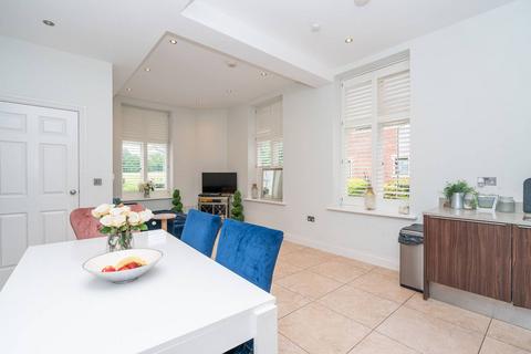 2 bedroom flat to rent, Royal Connaught, Watford, Bushey, WD23