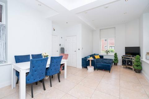 2 bedroom flat to rent, Royal Connaught, Watford, Bushey, WD23