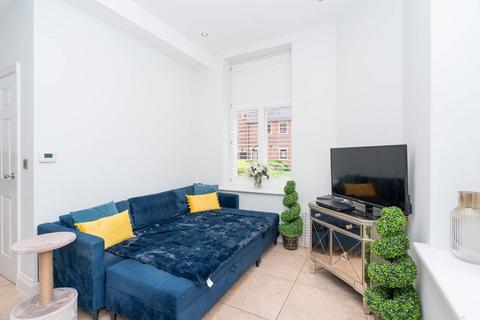 2 bedroom flat to rent, Royal Connaught, Watford, Bushey, WD23