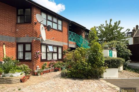 Studio for sale, Buckingham Road, Harlesden, London, NW10