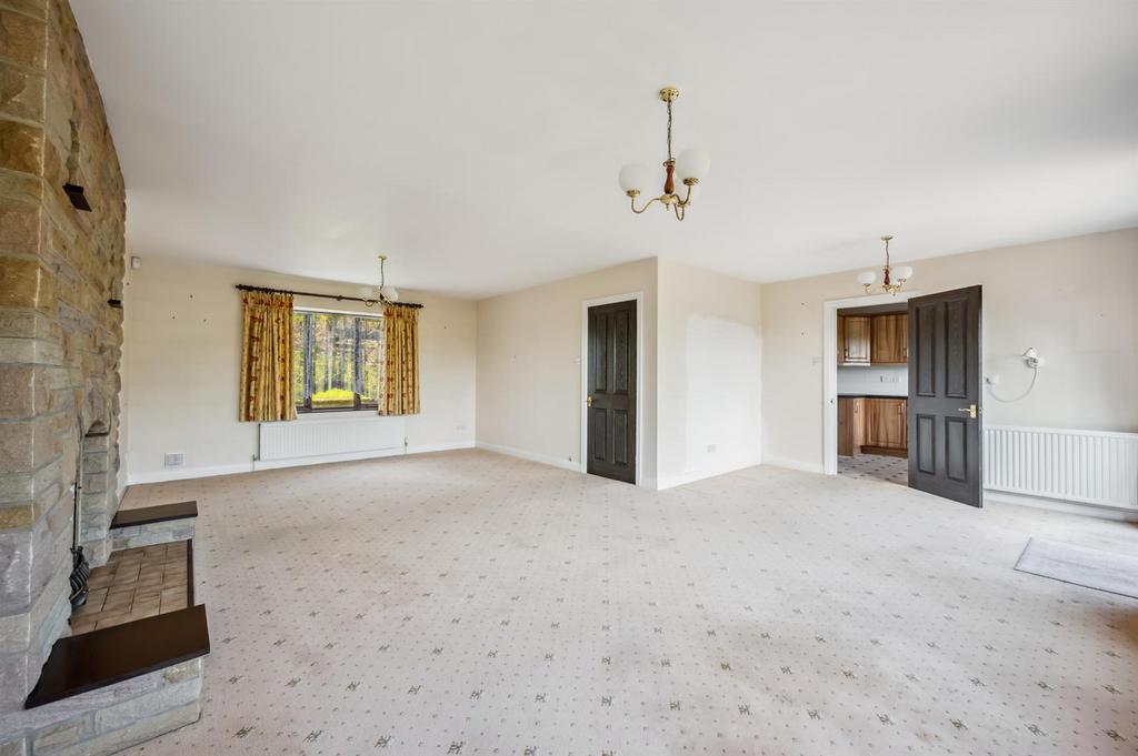 Lounge-Diner towards Kitchen.jpg