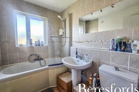 26 Camellia Close, Romford, RM3 0XW