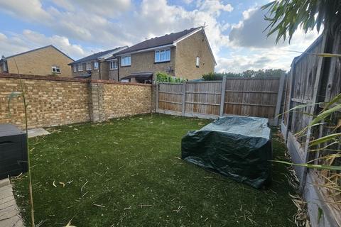 26 Camellia Close, Romford, RM3 0XW